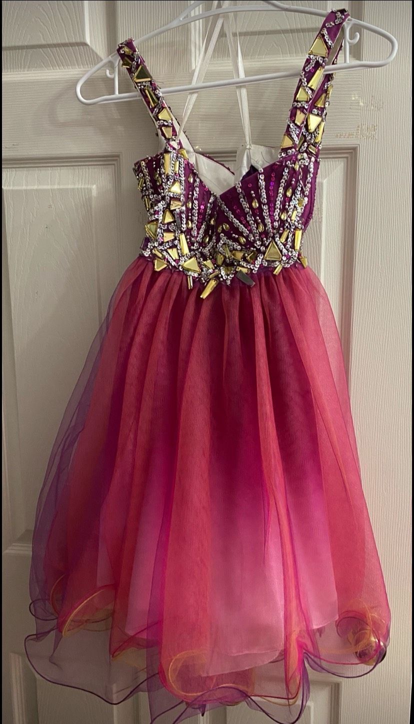 Size 4 Homecoming Plunge Sequined Pink Ball Gown on Queenly