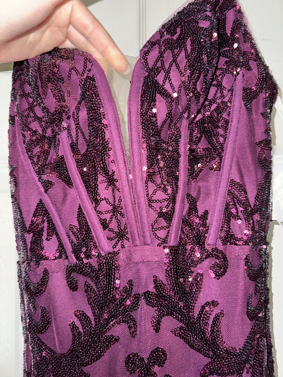 Size 2 Prom Plunge Pink Cocktail Dress on Queenly