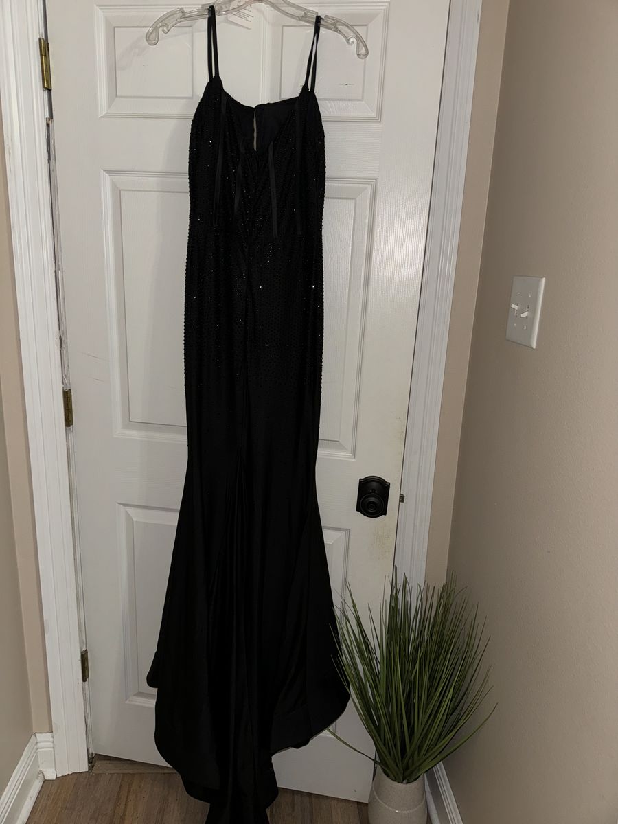 Size 2 Prom Plunge Black Mermaid Dress on Queenly