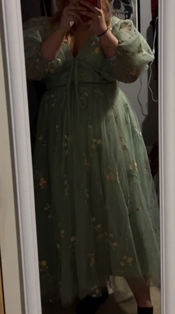 Smileven Size 12 Prom Plunge Green Ball Gown on Queenly