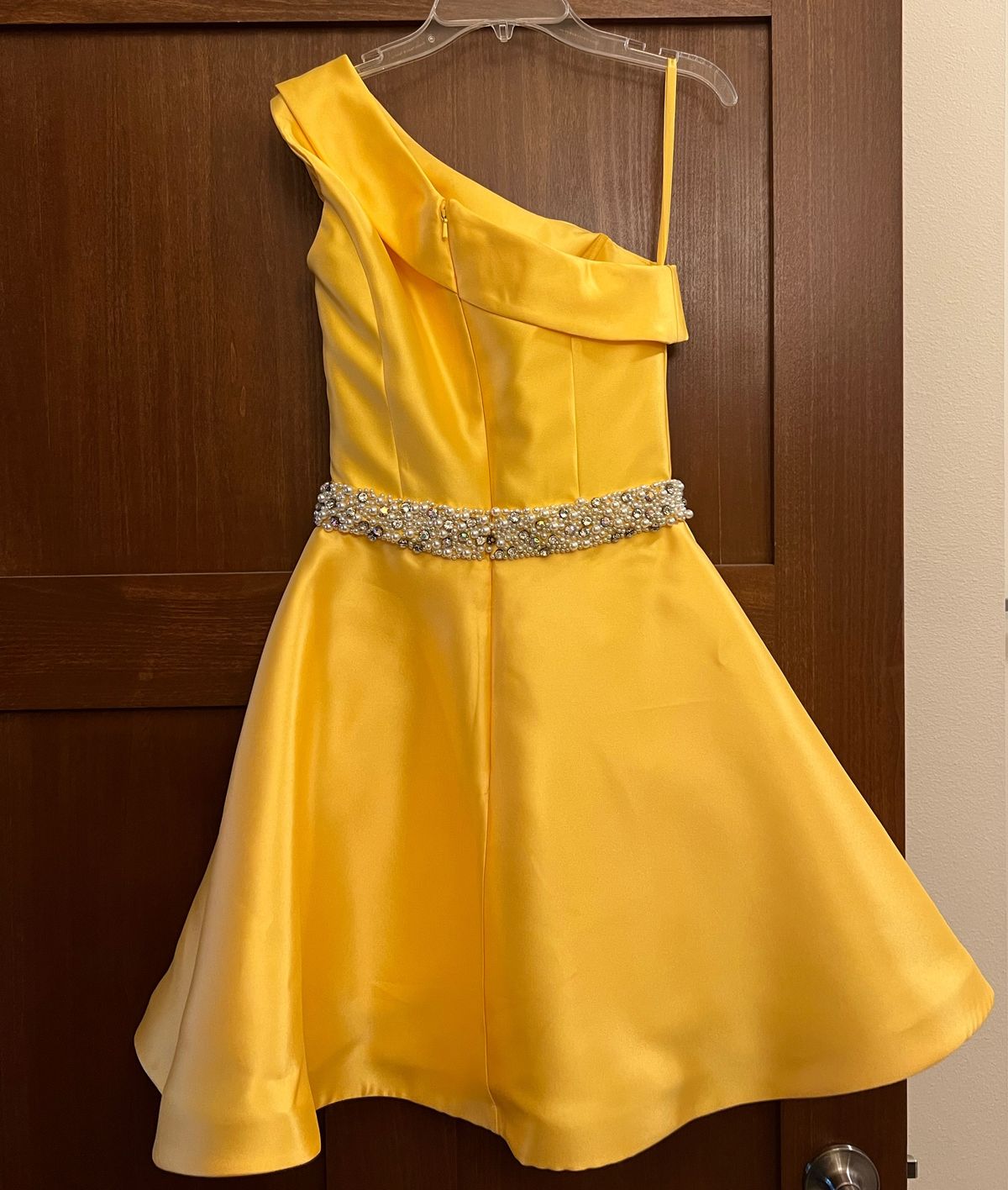 Ashley Lauren Size 0 Pageant One Shoulder Sequined Yellow Cocktail Dress on Queenly