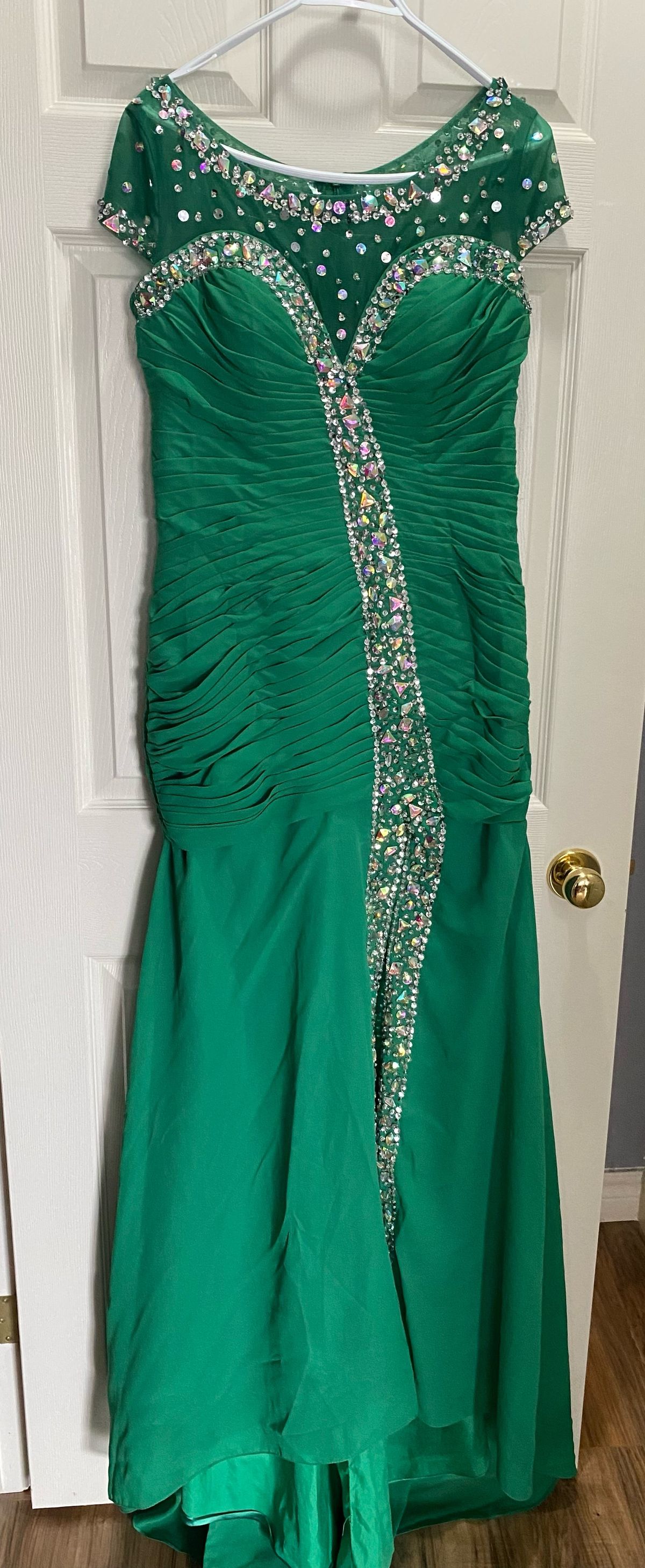 Size 8 Cap Sleeve Green Mermaid Dress on Queenly