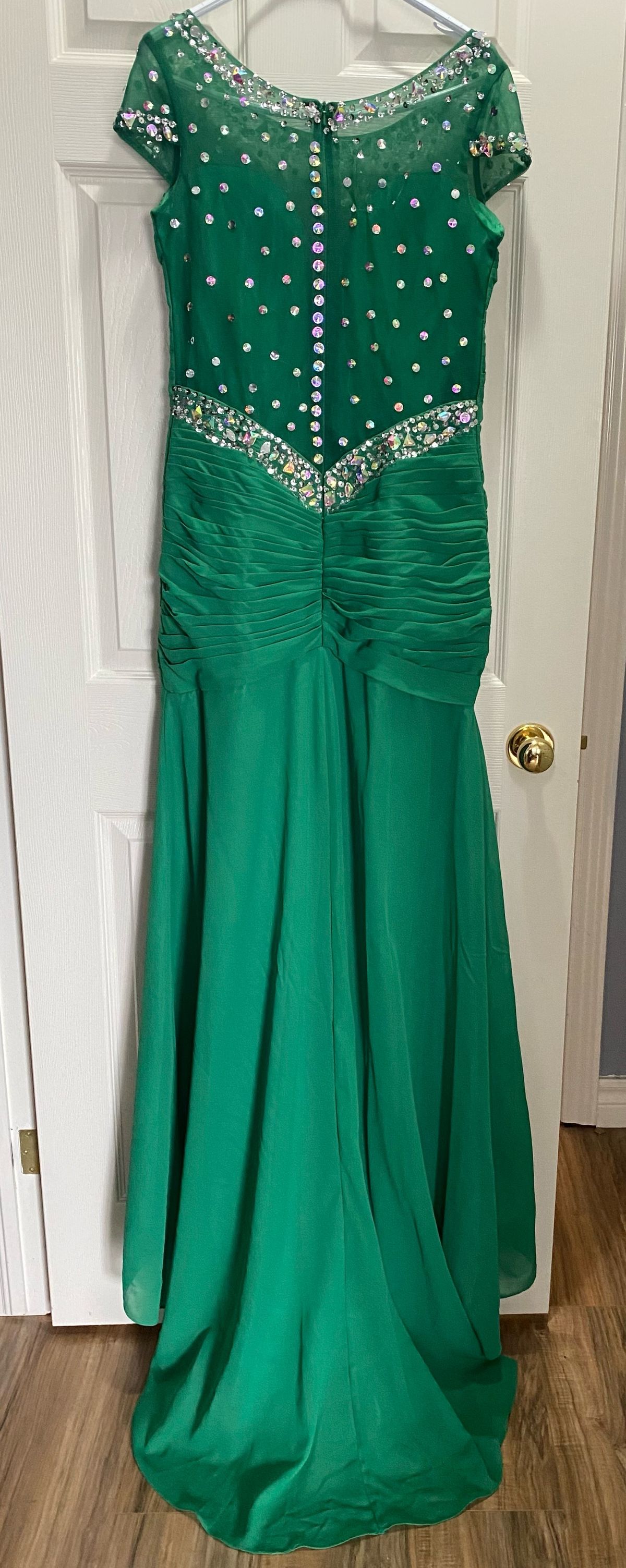 Size 8 Cap Sleeve Green Mermaid Dress on Queenly