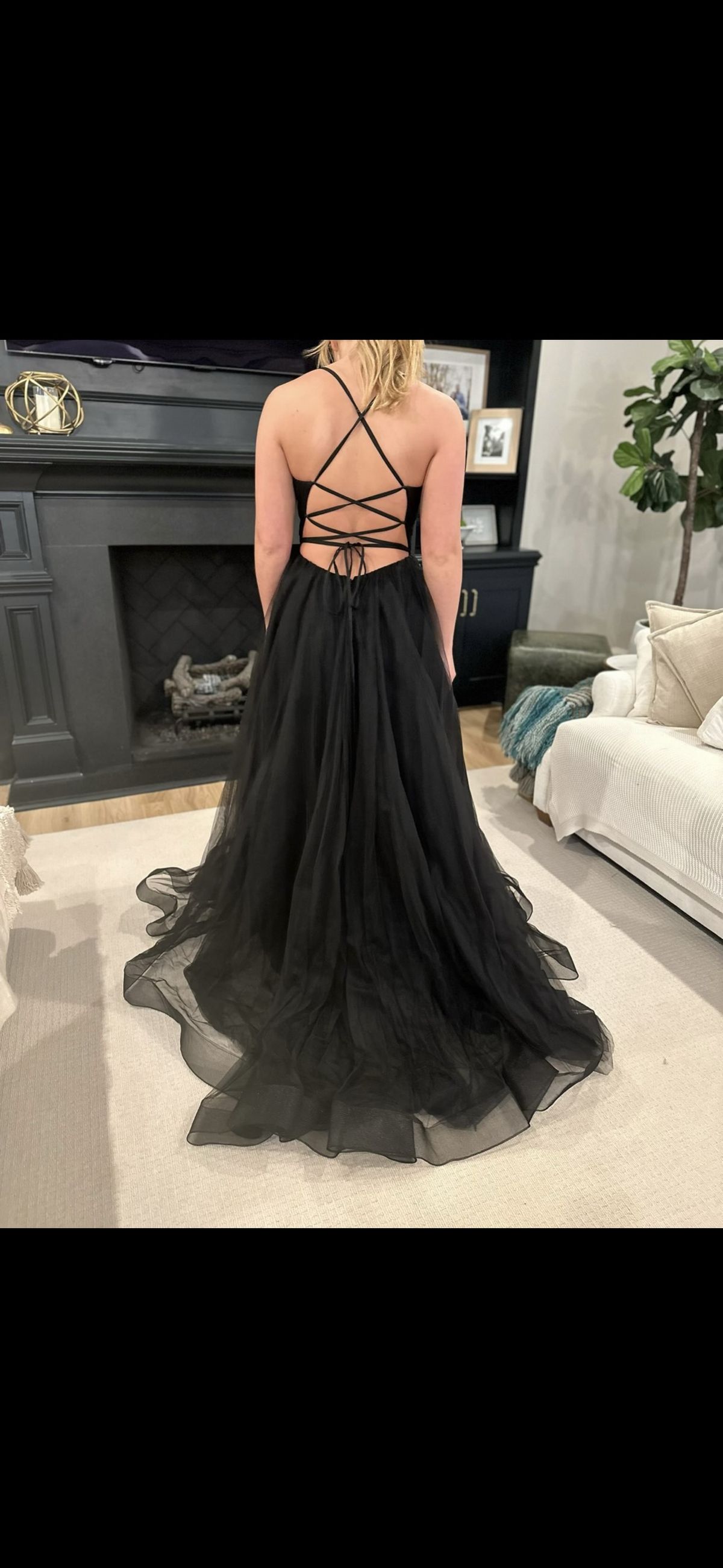 Style 28561 La Femme Size 2 Prom Plunge Black Ball Gown on Queenly