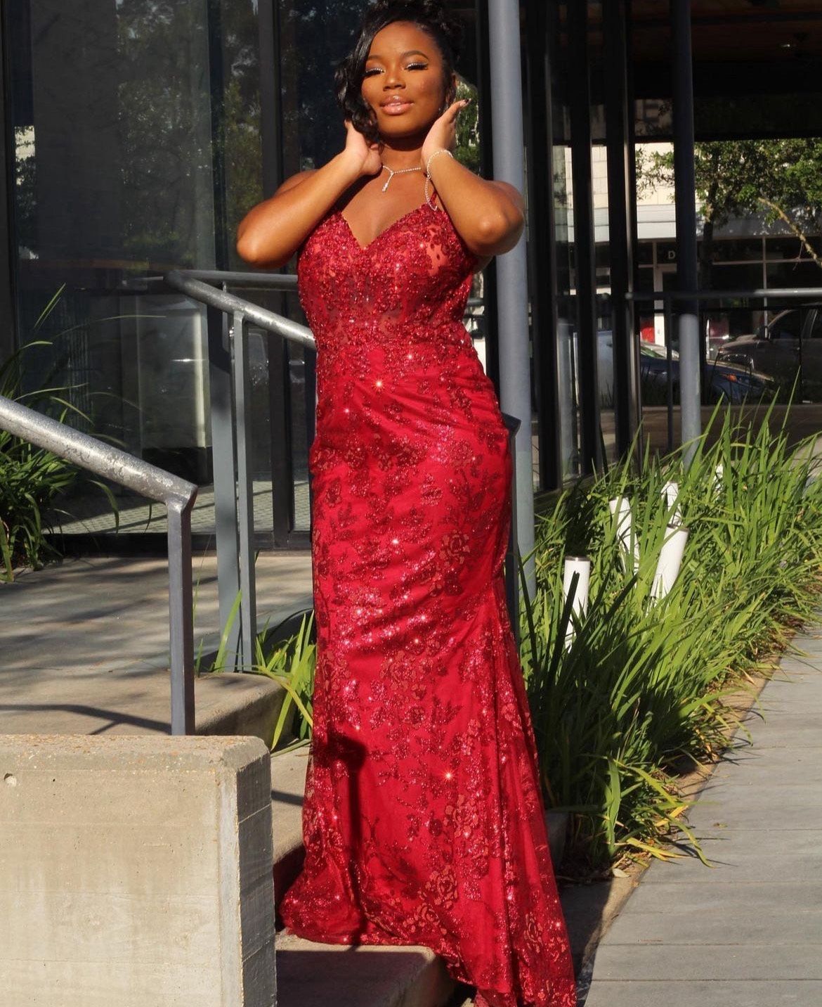 Size 6 Prom Plunge Red Mermaid Dress on Queenly