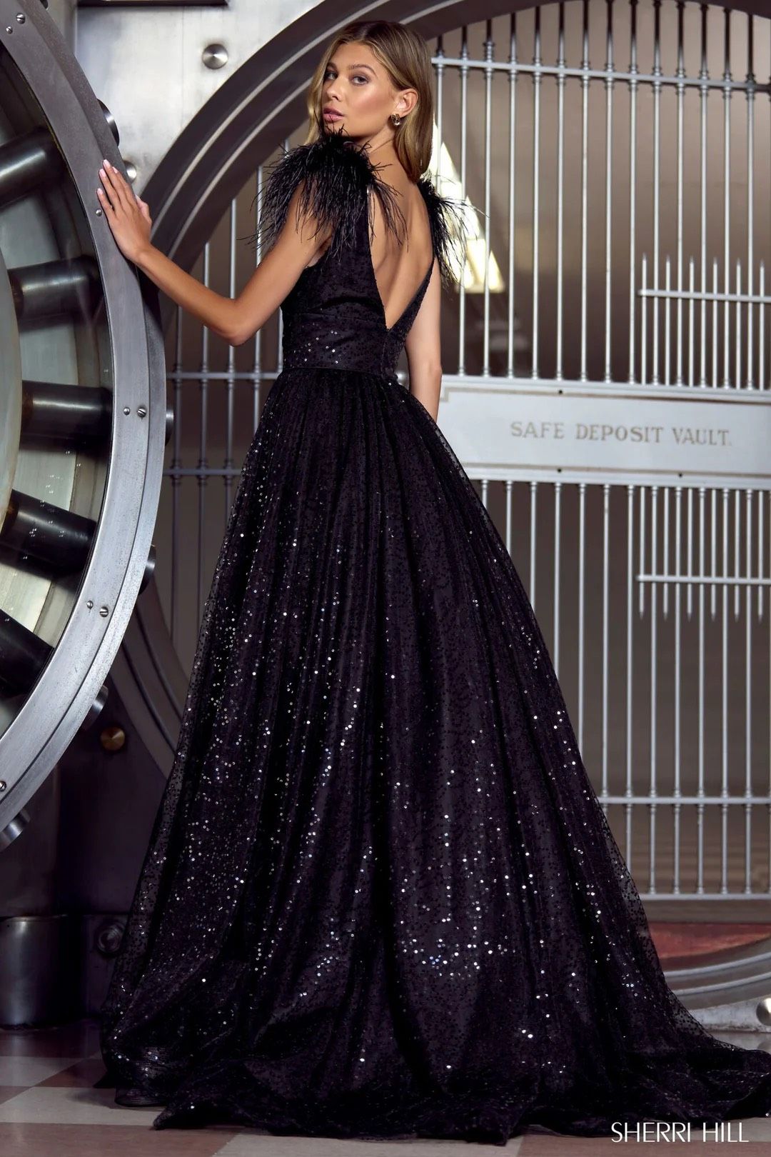 Sherri Hill Plus Size 22 Prom Plunge Black Ball Gown on Queenly