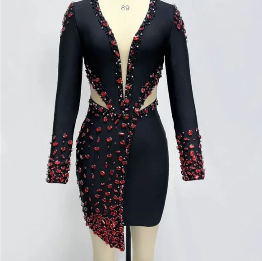 Style Crystal Embellished Pinkapple Boutique Size 6 Long Sleeve Sequined Black Cocktail Dress on Queenly