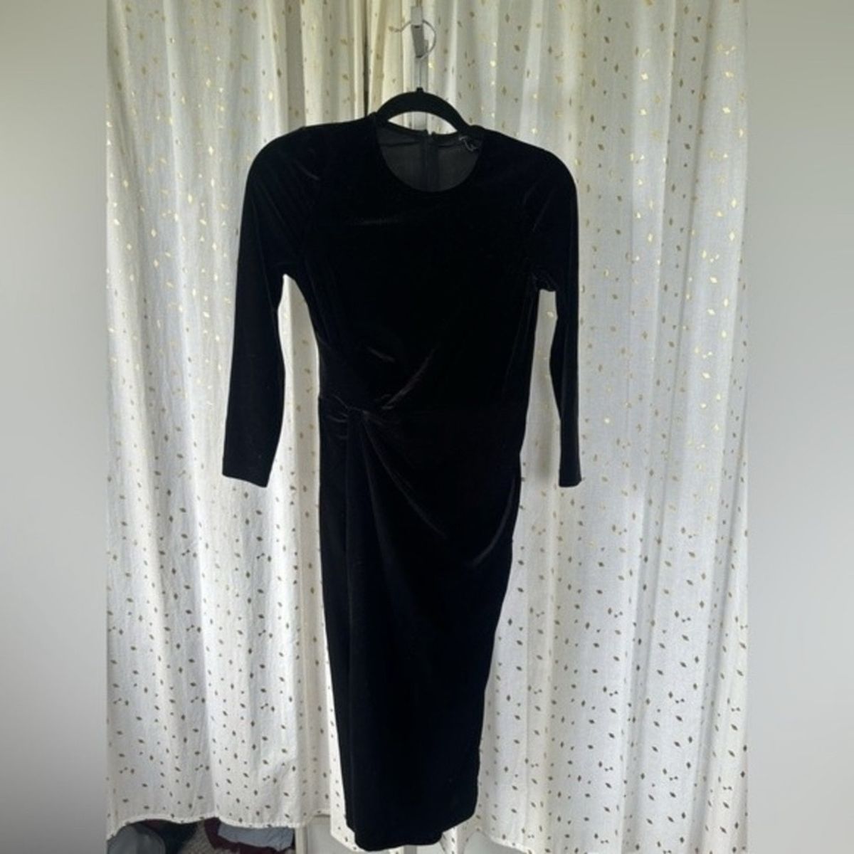 Banana Republic Size 0 Long Sleeve Velvet Black Cocktail Dress on Queenly