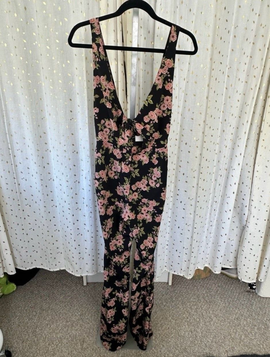 Amuse Society Size S Plunge Floral Black Formal Jumpsuit on Queenly