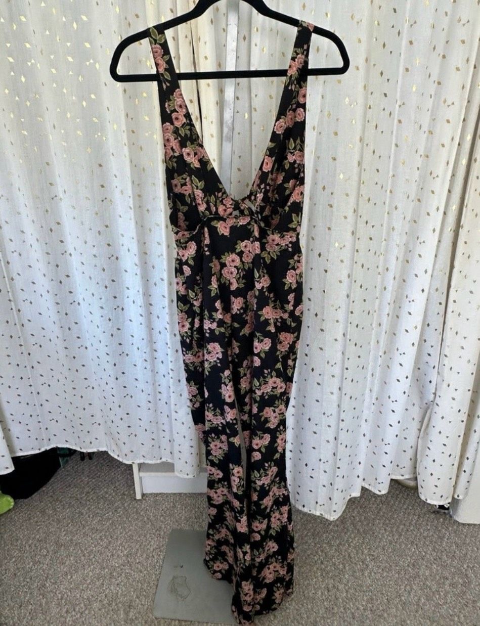 Amuse Society Size S Plunge Floral Black Formal Jumpsuit on Queenly