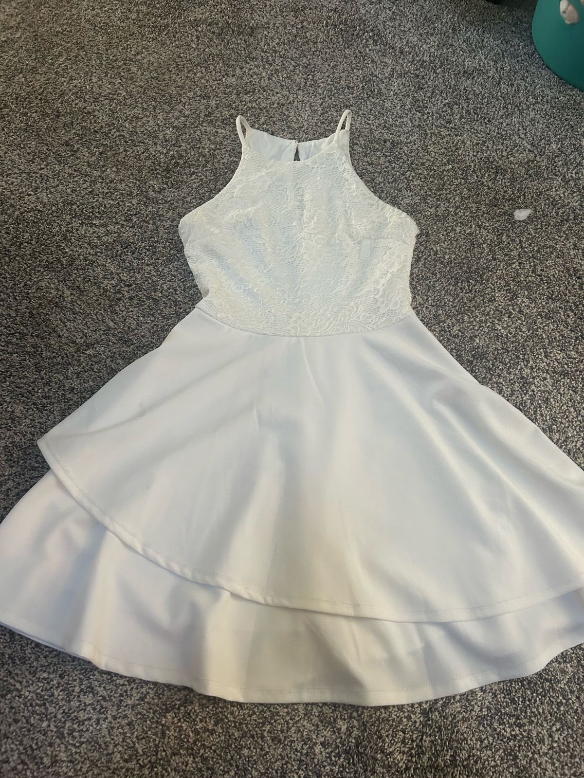 Size 6 Homecoming Halter Lace White Cocktail Dress on Queenly