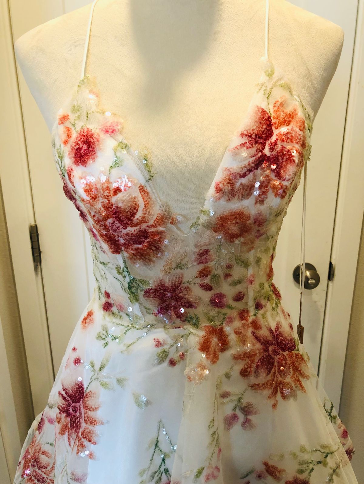 Amelia Couture Size 4 Prom Plunge Floral White Cocktail Dress on Queenly