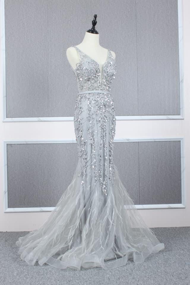 Size 0 Prom Plunge Silver Dress With Train on Queenly
