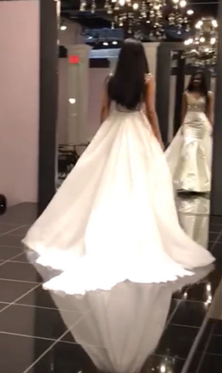 Ashley Lauren Size 0 Wedding Plunge Sequined White Mermaid Dress on Queenly