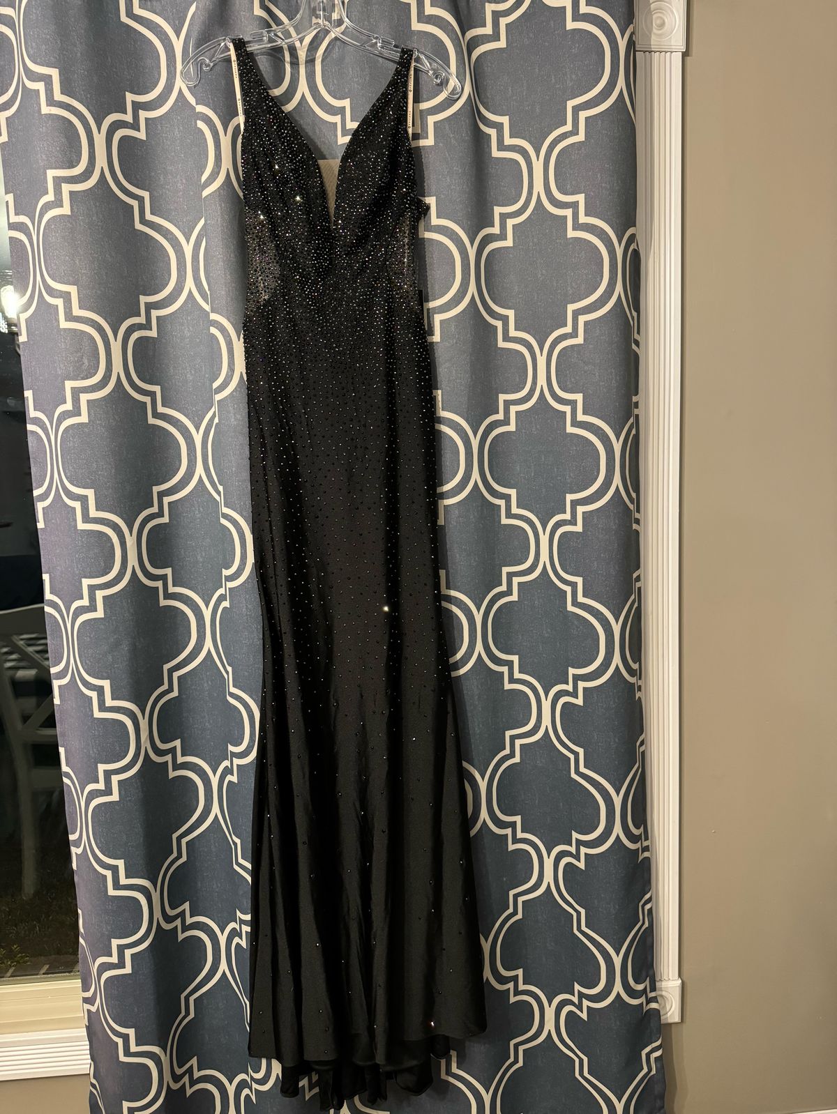 Faviana Size 6 Prom Plunge Black Floor Length Maxi on Queenly