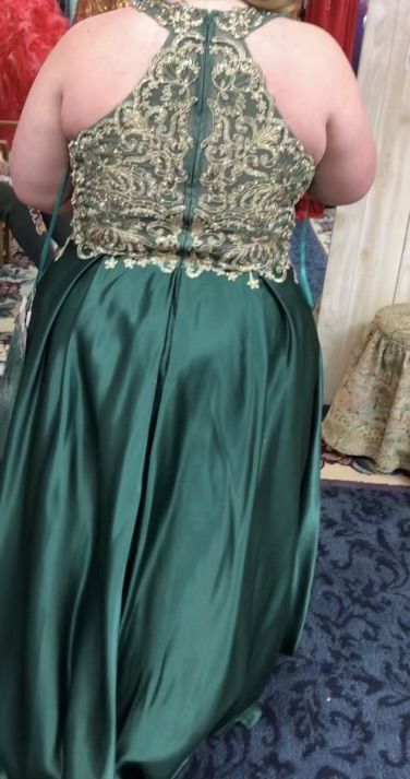 Plus Size 16 Green Ball Gown on Queenly