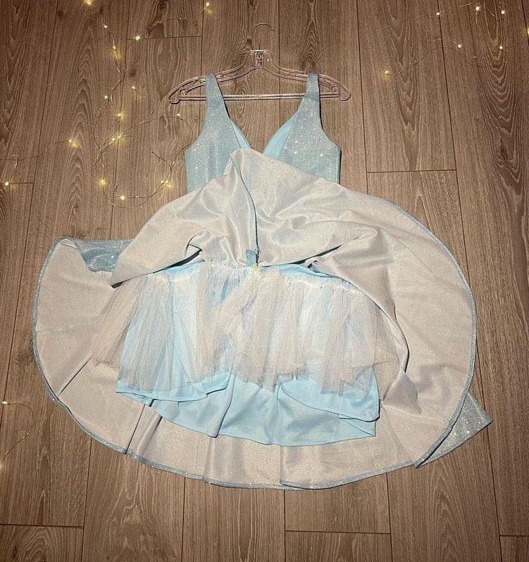 Size 4 Prom Plunge Light Blue A-line Dress on Queenly