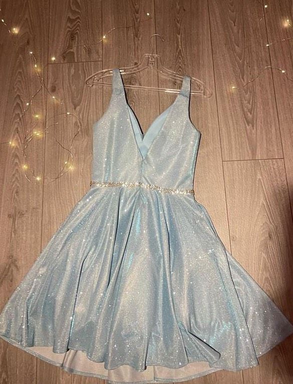 Size 4 Prom Plunge Light Blue A-line Dress on Queenly