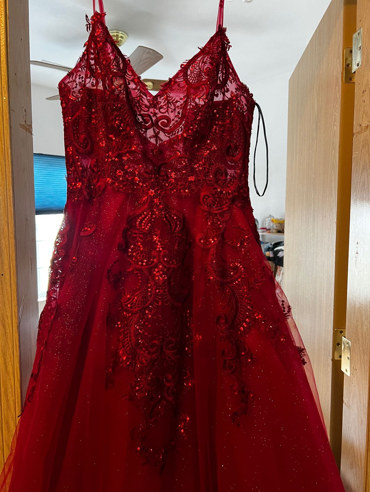 Size 2X Prom Plunge Red Ball Gown on Queenly