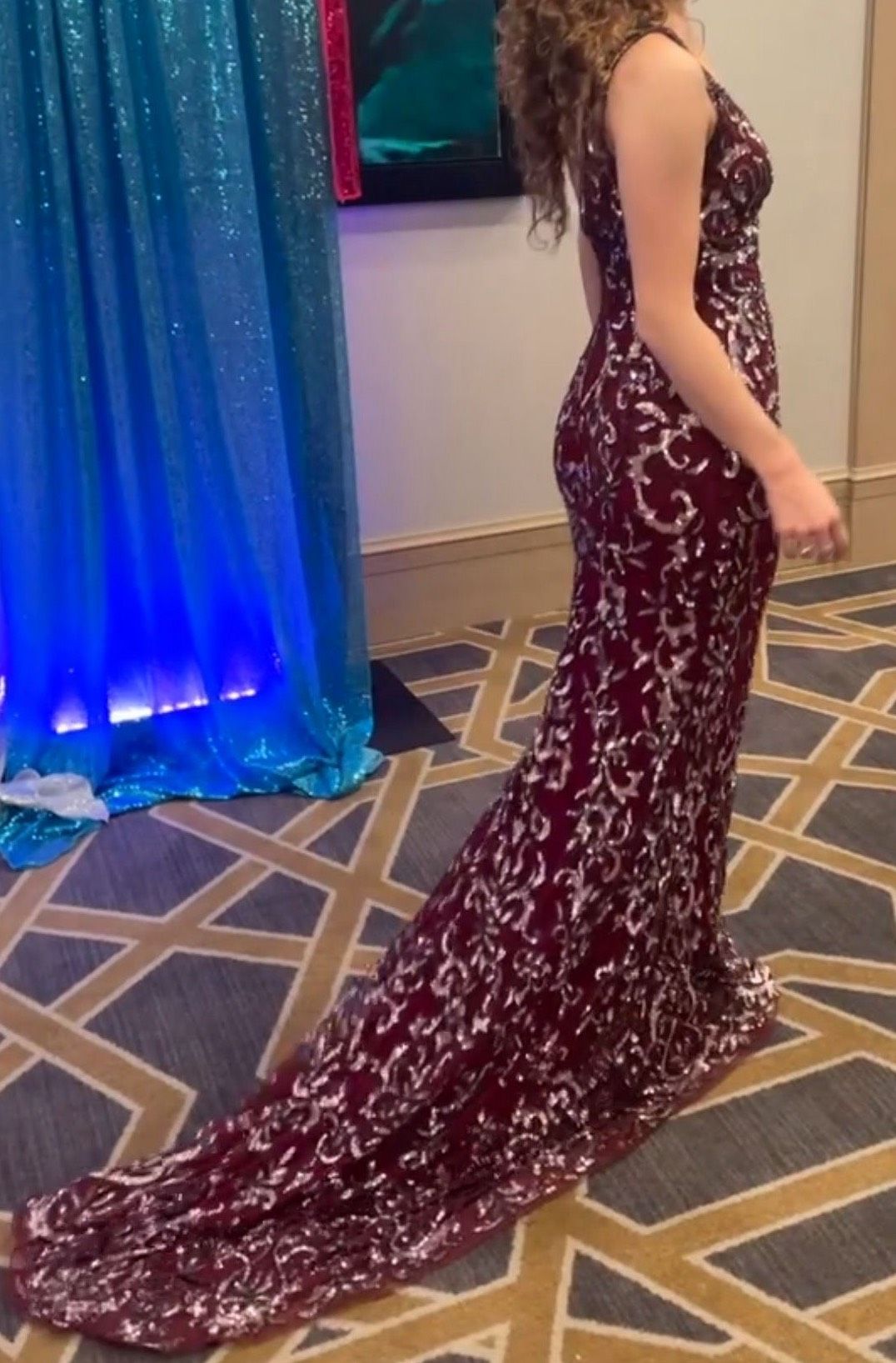 Sherri Hill Size 0 Burgundy Red Dress With Train on Queenly