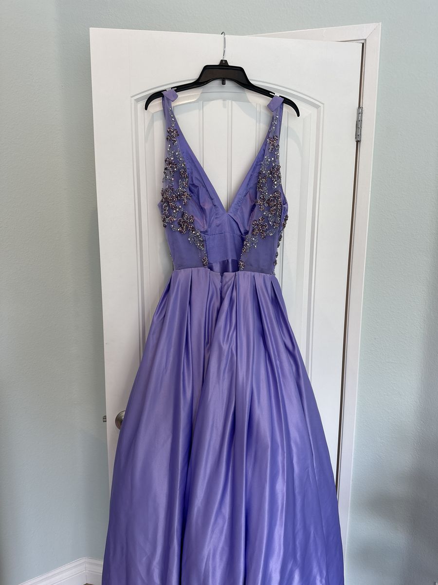 Vienna Size 2 Prom Plunge Purple Ball Gown on Queenly