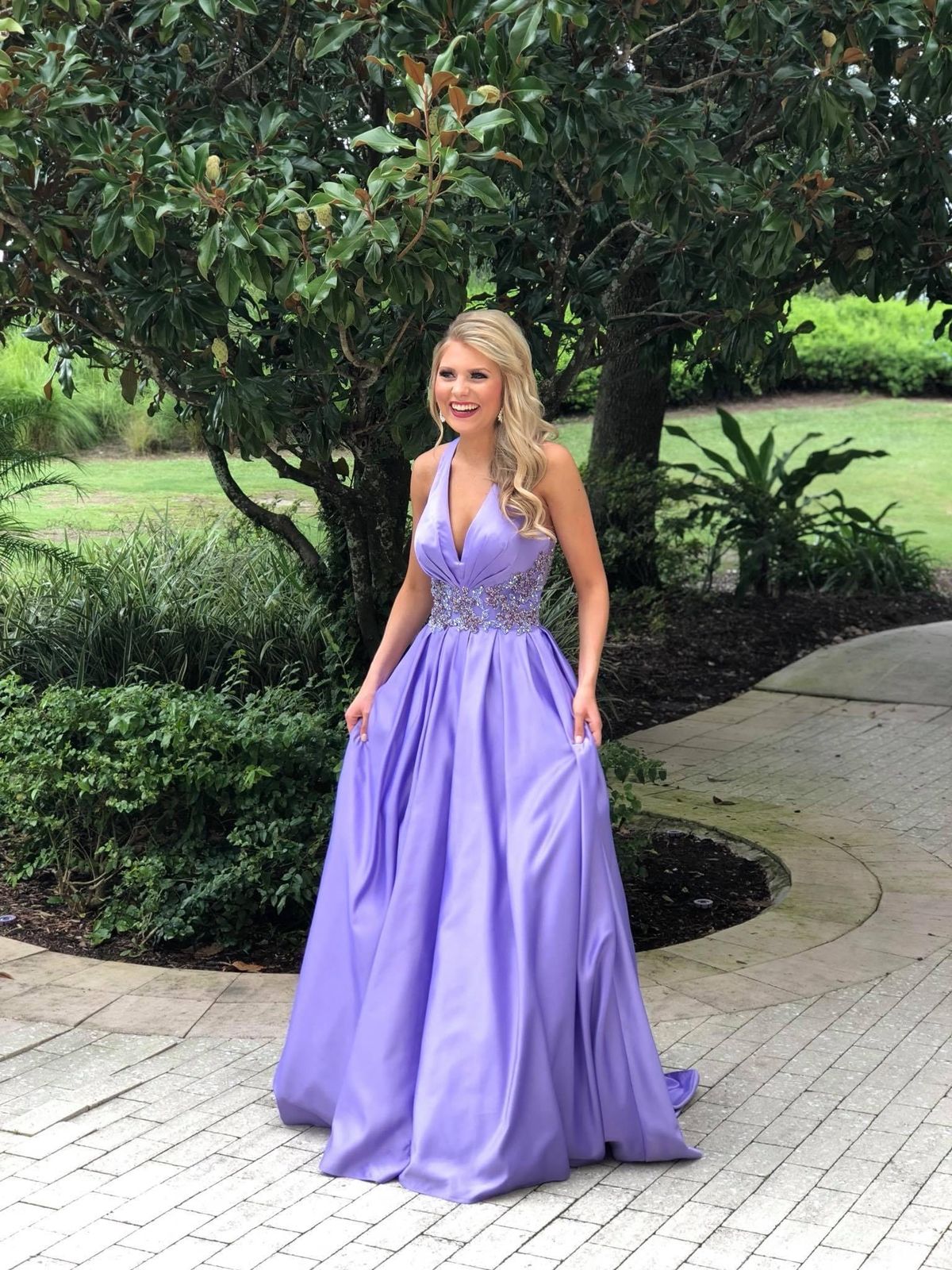 Vienna Size 2 Prom Plunge Purple Ball Gown on Queenly