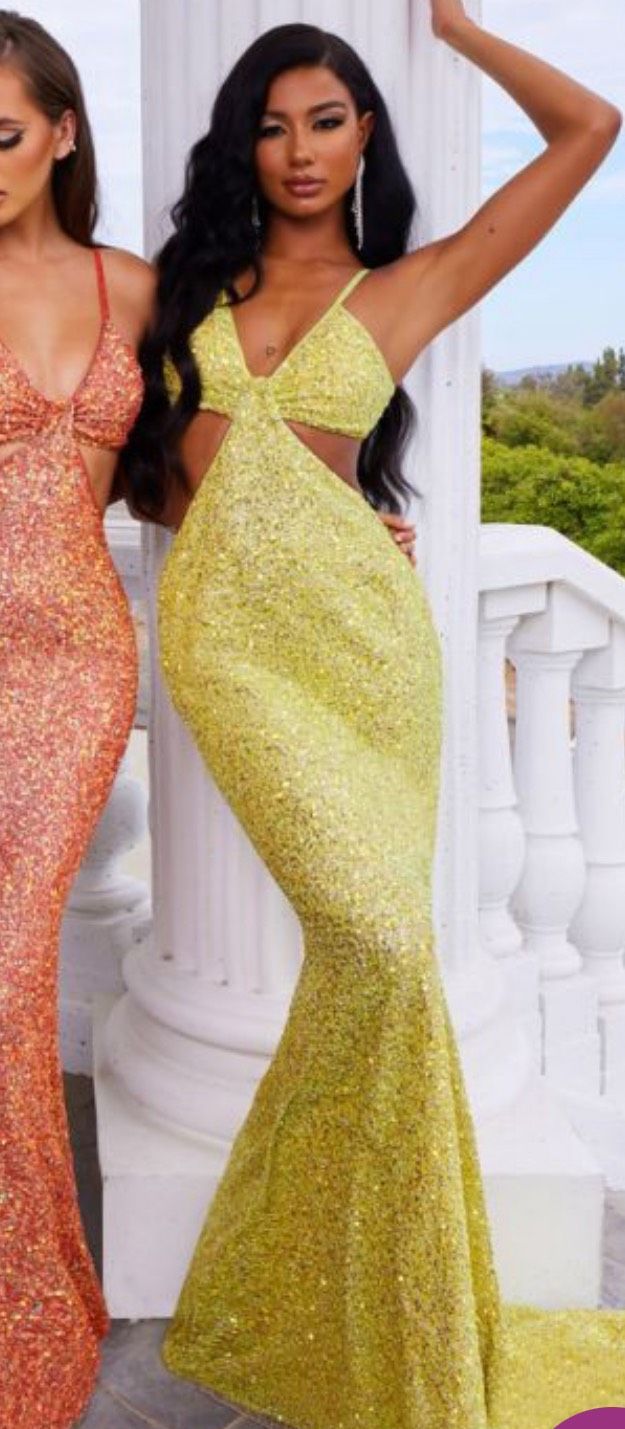 Style PS22442c Portia and Scarlett Size 0 Prom Plunge Yellow Mermaid Dress on Queenly