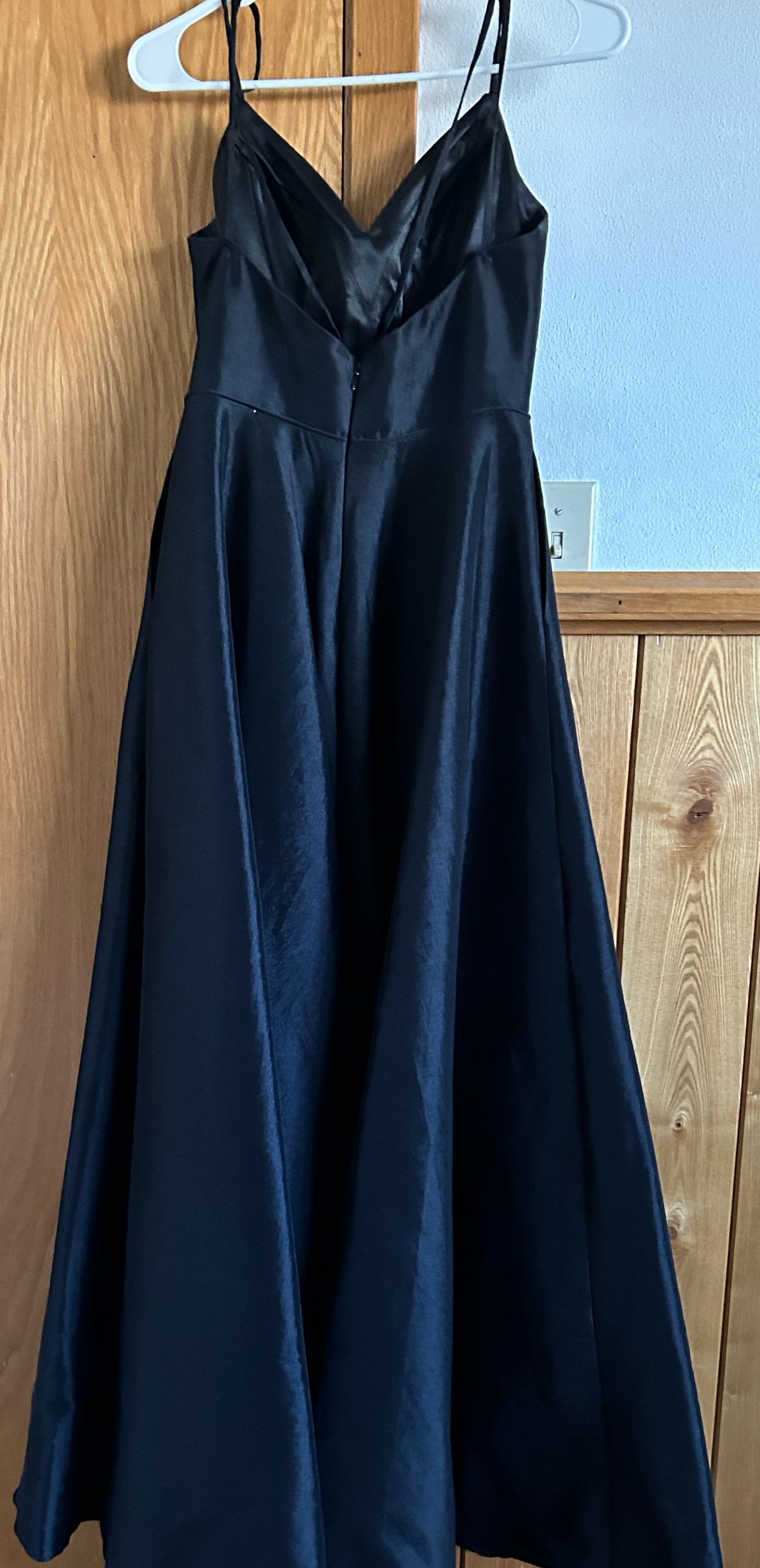 Alyce Paris Size 4 Prom Plunge Black Ball Gown on Queenly