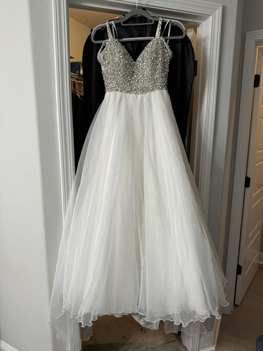 Style 1991 Ashley Lauren Size 2 White Ball Gown on Queenly