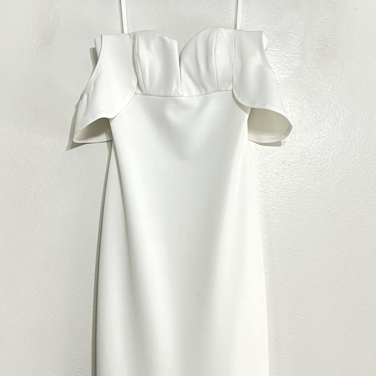 Style Nautilus Noel and Jean Size 0 Off The Shoulder White Mermaid Dress on Queenly