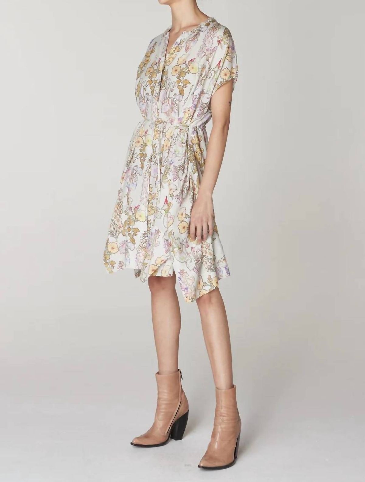Style 1-186307445-95 Raquel Allegra Size 2 Nude Cocktail Dress on Queenly