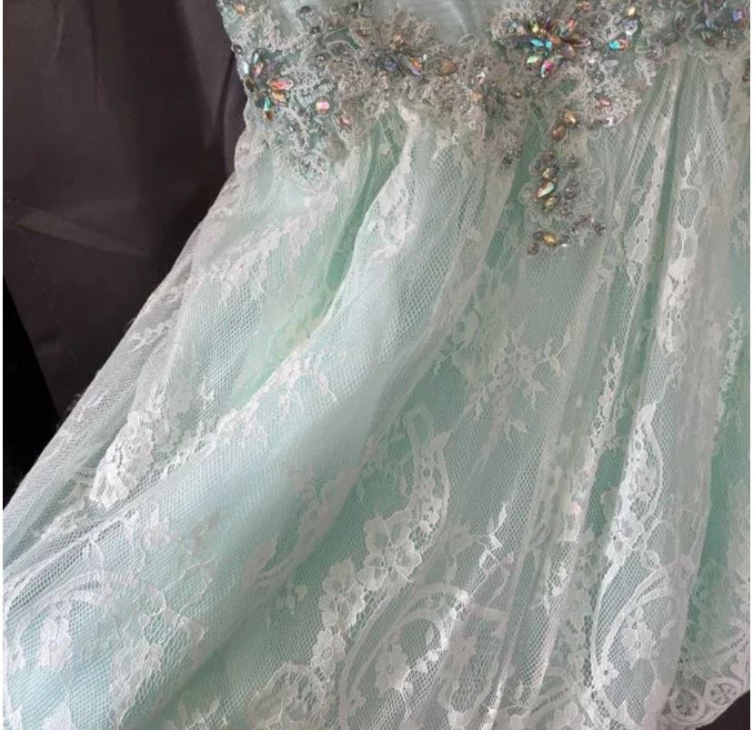 Gigi Size 4 Prom Strapless Lace Blue Cocktail Dress on Queenly