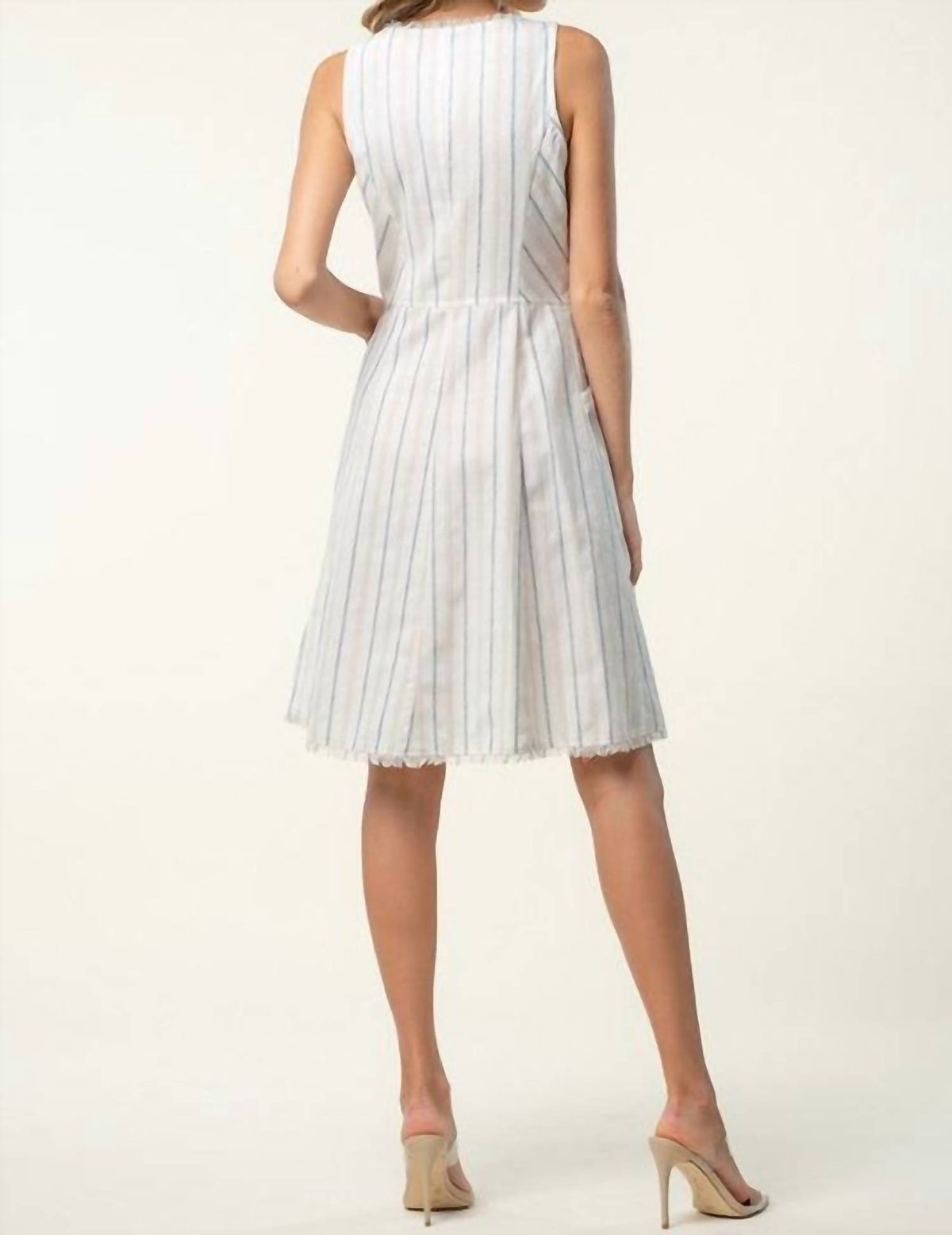 Style 1-2899111430-3011 Doe and Rae Size M White Cocktail Dress on Queenly