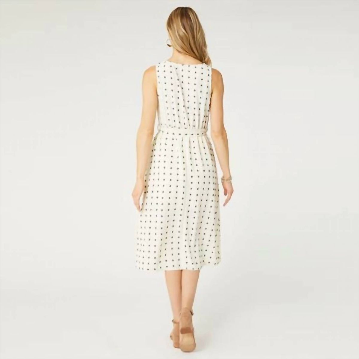 Style 1-954519000-2892 COCO + CARMEN Size L White Cocktail Dress on Queenly
