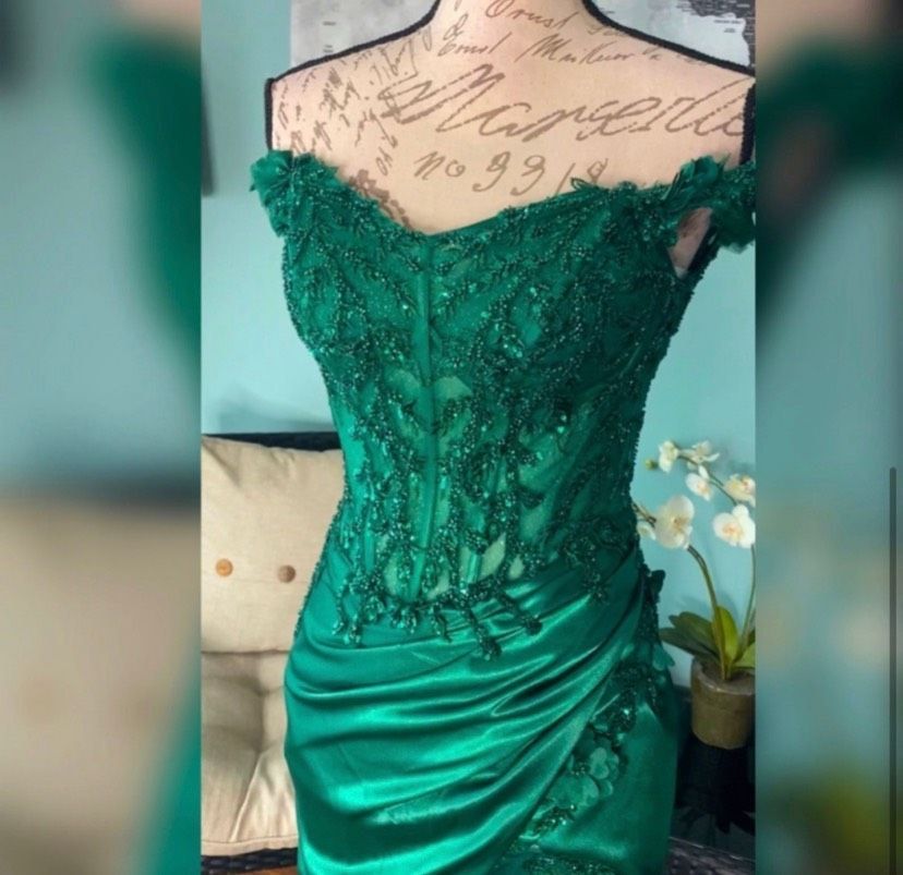 Size S Prom Off The Shoulder Lace Emerald Green Mermaid Dress on Queenly