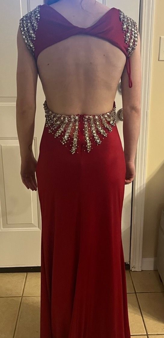 Size 2 Prom Plunge Red Side Slit Dress on Queenly