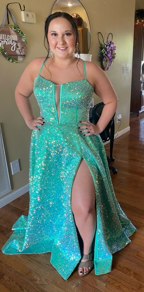 Plus Size 16 Prom Plunge Sheer Green Floor Length Maxi on Queenly