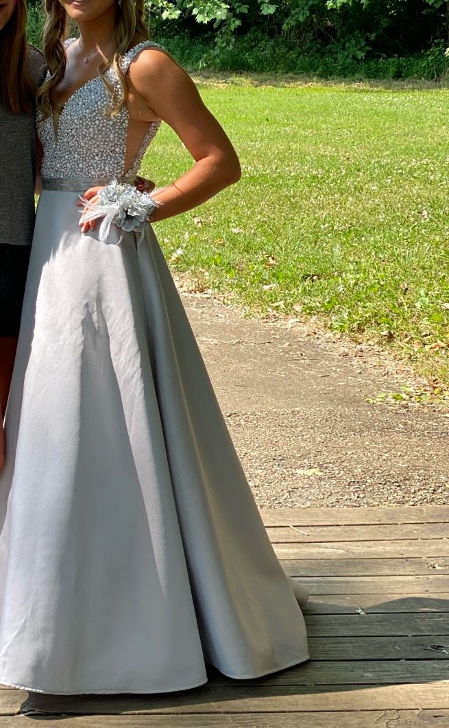 Size 4 Prom Plunge Silver Ball Gown on Queenly