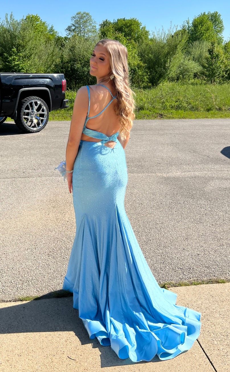 Size 6 Prom Plunge Sequined Blue Mermaid Dress on Queenly