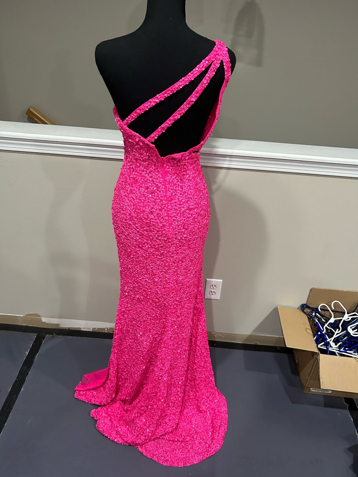 Style 54330 Sherri Hill Size 0 Prom One Shoulder Hot Pink Side Slit Dress on Queenly