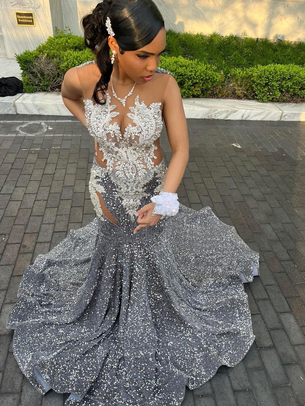 Monee Pastel Custom Girls Size 7 Prom Plunge Gray Dress With Train on Queenly
