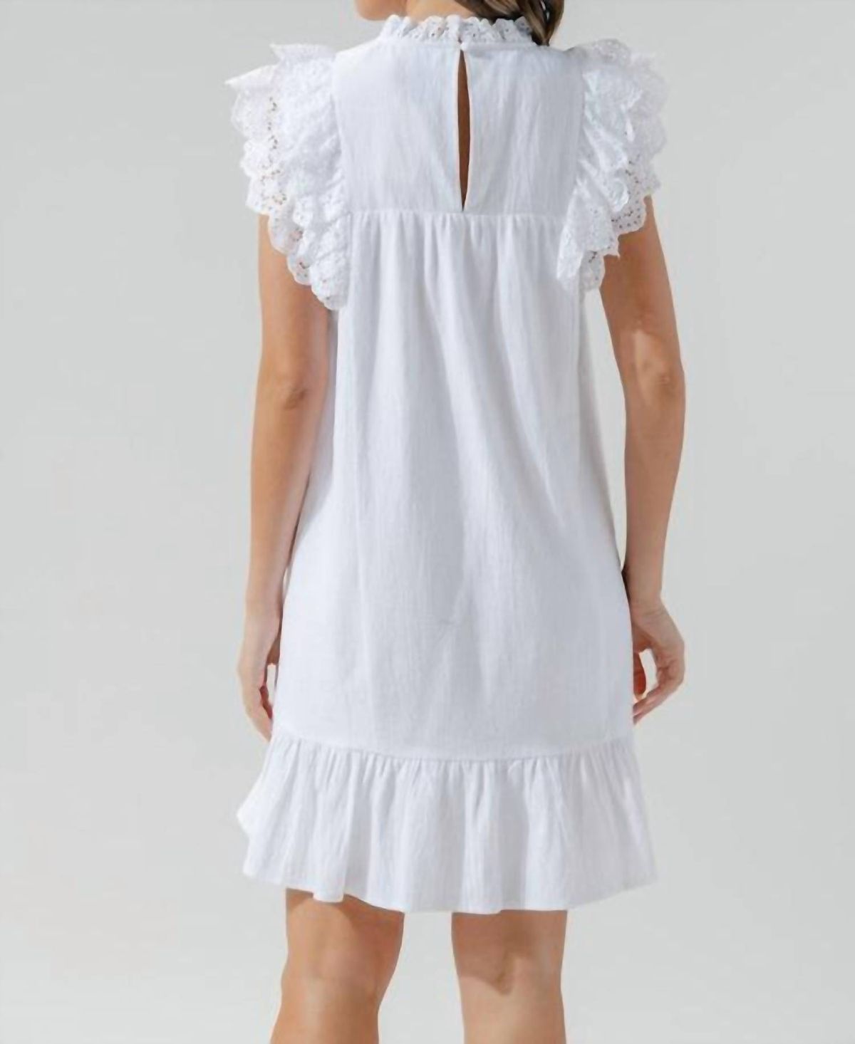Style 1-682782683-70 SUGARLIPS Size XS High Neck White Cocktail Dress on Queenly
