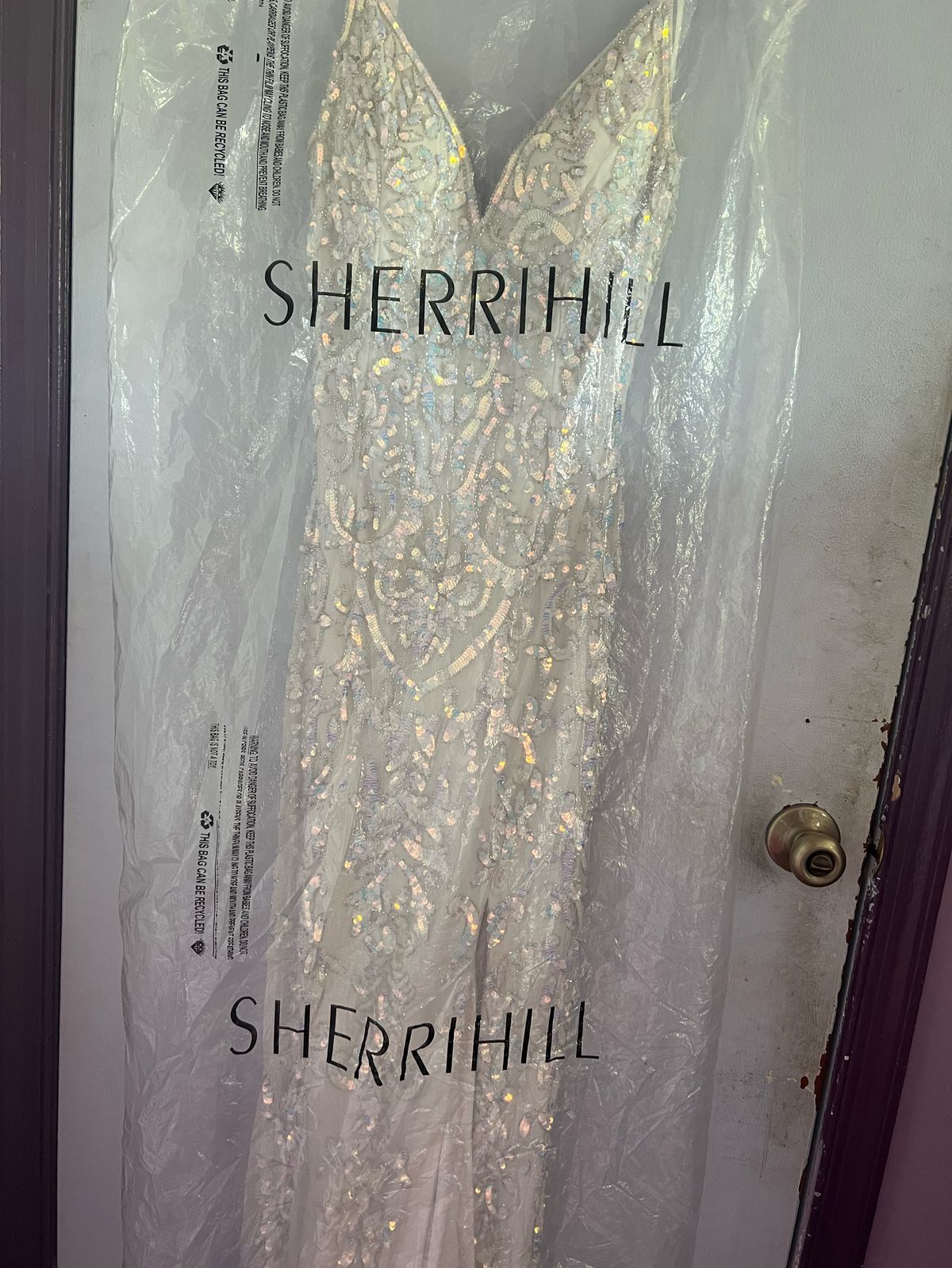 Style 9317 Sherri Hill Size 4 Prom Plunge White Side Slit Dress on Queenly