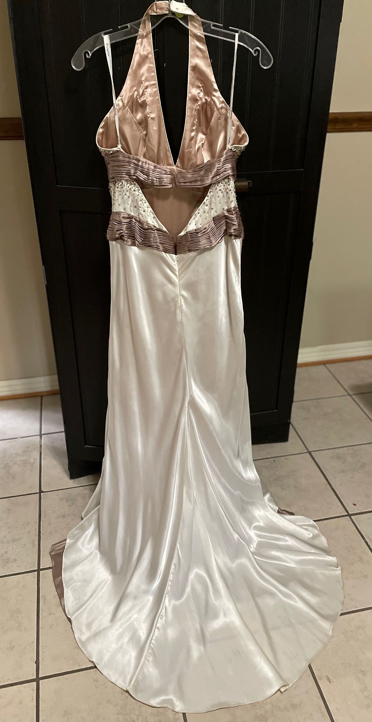 Size 8 Prom Plunge Nude A-line Dress on Queenly