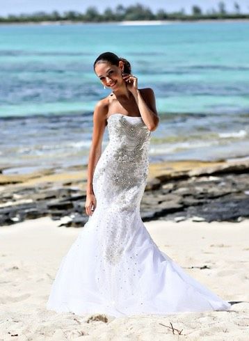 Style 2011. Custom made Lucian Matis Size 0 Strapless White Mermaid Dress on Queenly