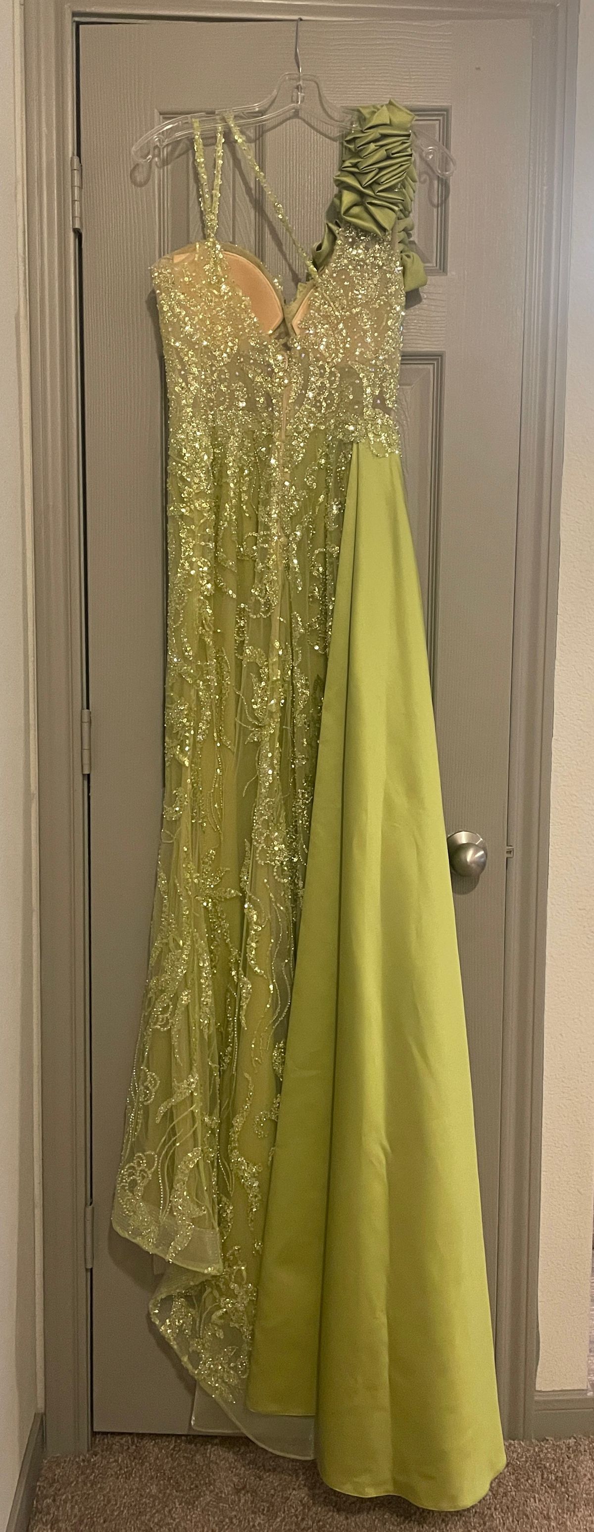 Size 6 Pageant Plunge Green Floor Length Maxi on Queenly