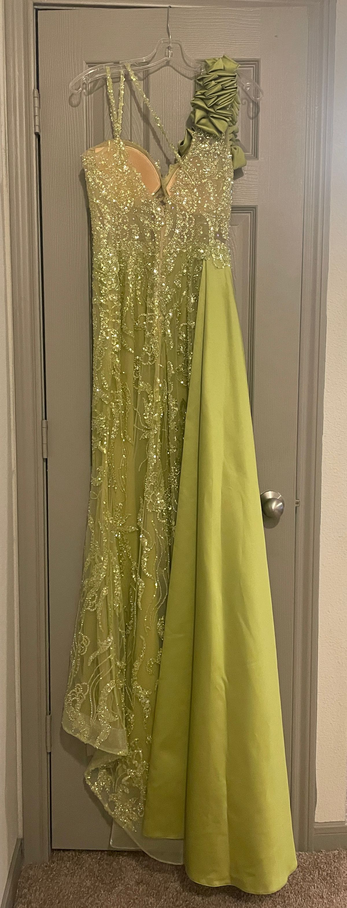 Size 6 Pageant Plunge Green Floor Length Maxi on Queenly