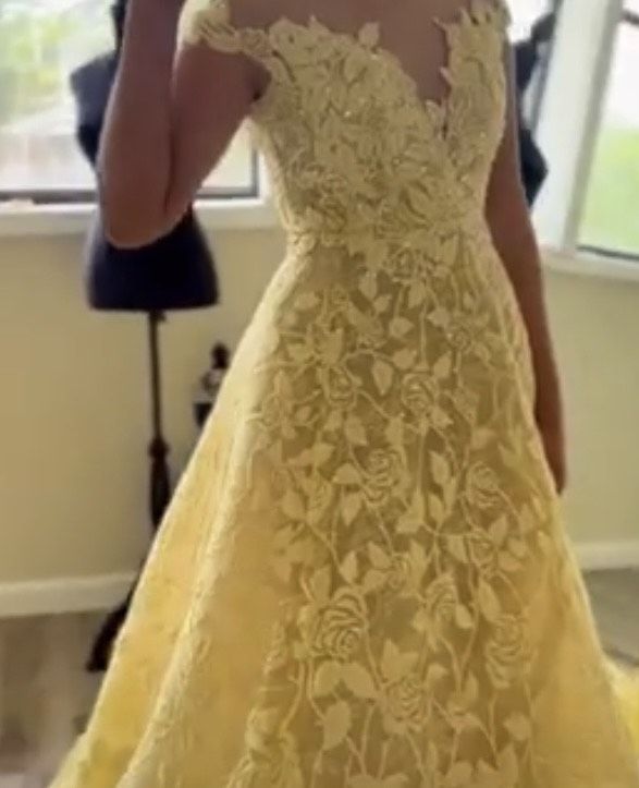 Tarik Ediz Size 6 Prom Yellow Ball Gown on Queenly