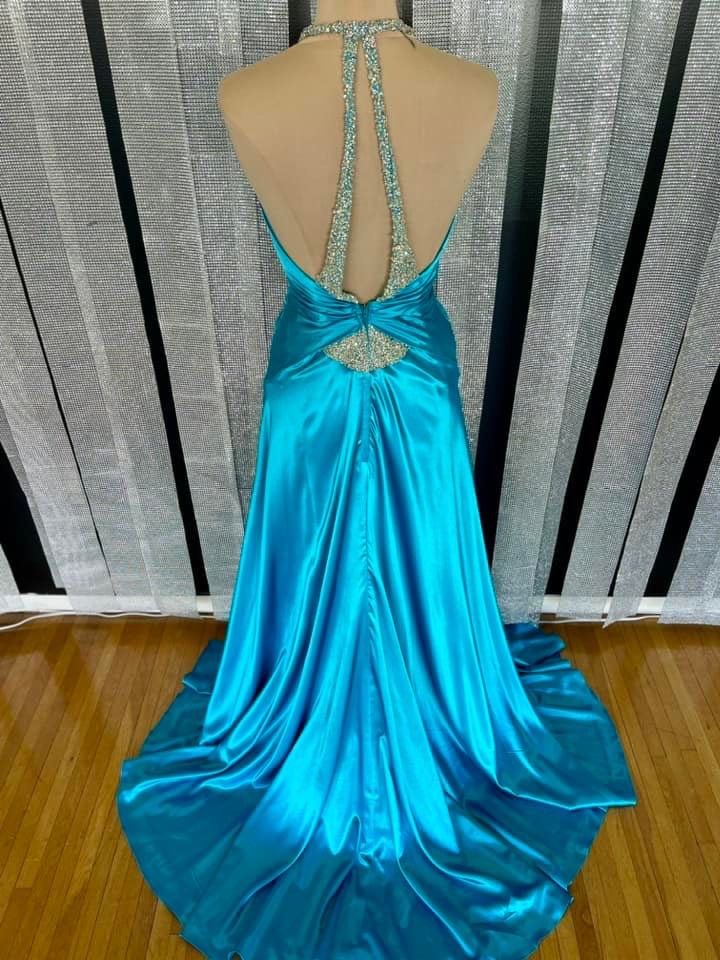 Queenly | Buy and sell prom, pageant, and formal dresses