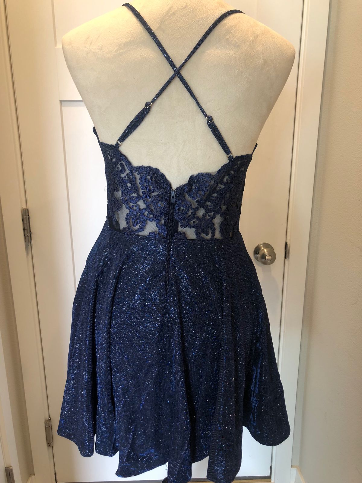 Windsor Size M Prom Plunge Blue Cocktail Dress on Queenly